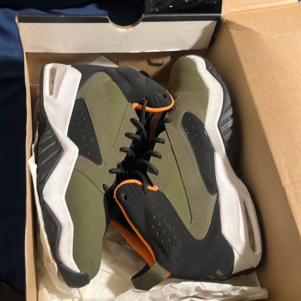 Jordan’s size 6youth